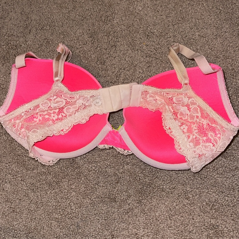 Victoria Secret Bra - Picture 2 of 2